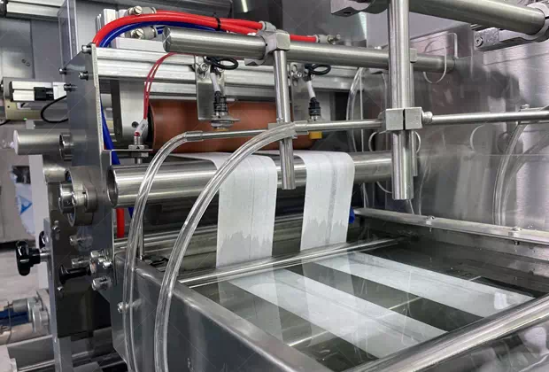 How Raw Materials and Equipment Interact in Wet Wipe Production