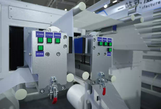 How Wet Wipes Machinery Controls Precision in Raw Materials?